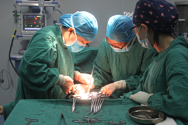 市中医医院多学科合作，成功实施一例复杂子宫肌瘤切除术